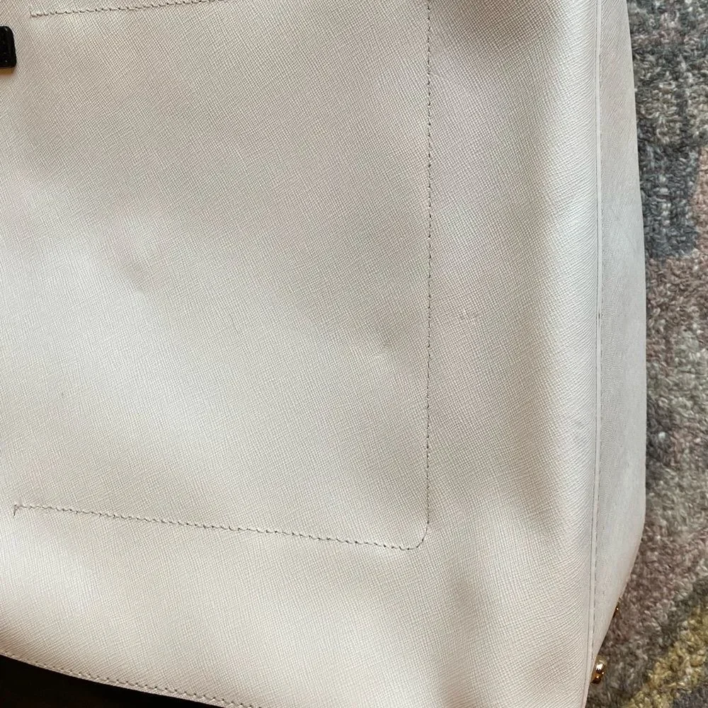 Kate  Spade  Purse with Bow color bag is Black and White